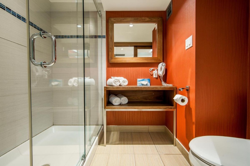 Room image 4